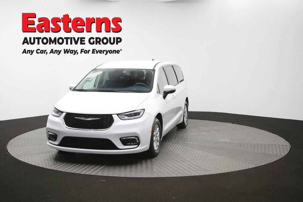 Used 2023 Chrysler Pacifica Touring-L FWD image 55