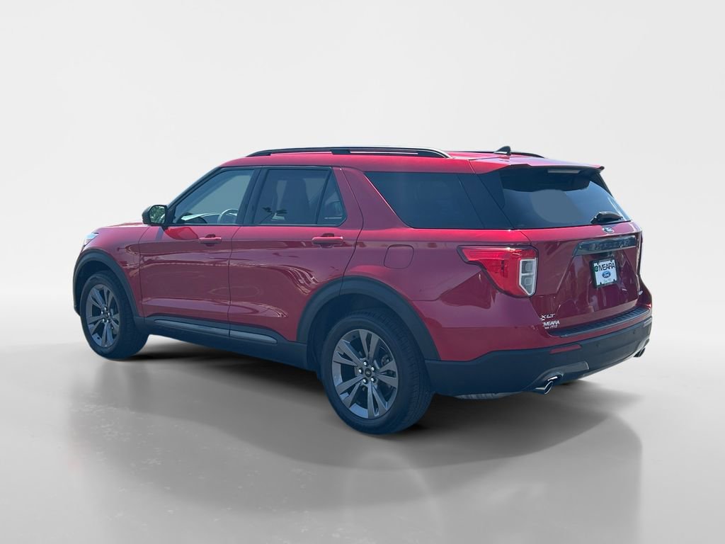 Used 2021 Ford Explorer XLT w/ Equipment Group 202A AWD/4WD image 3