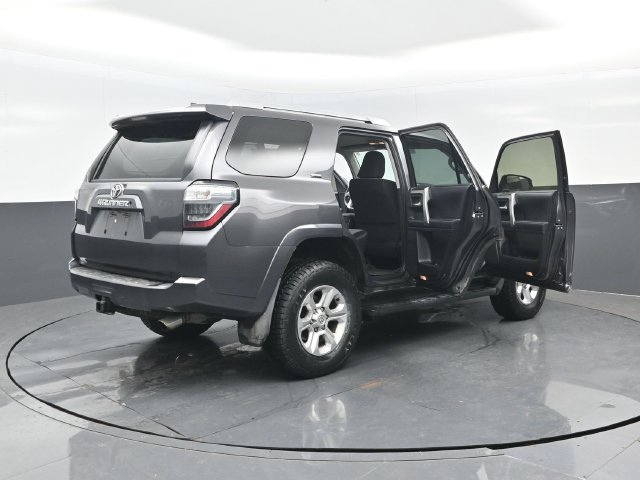 Used 2018 Toyota 4Runner SR5 AWD/4WD image 30