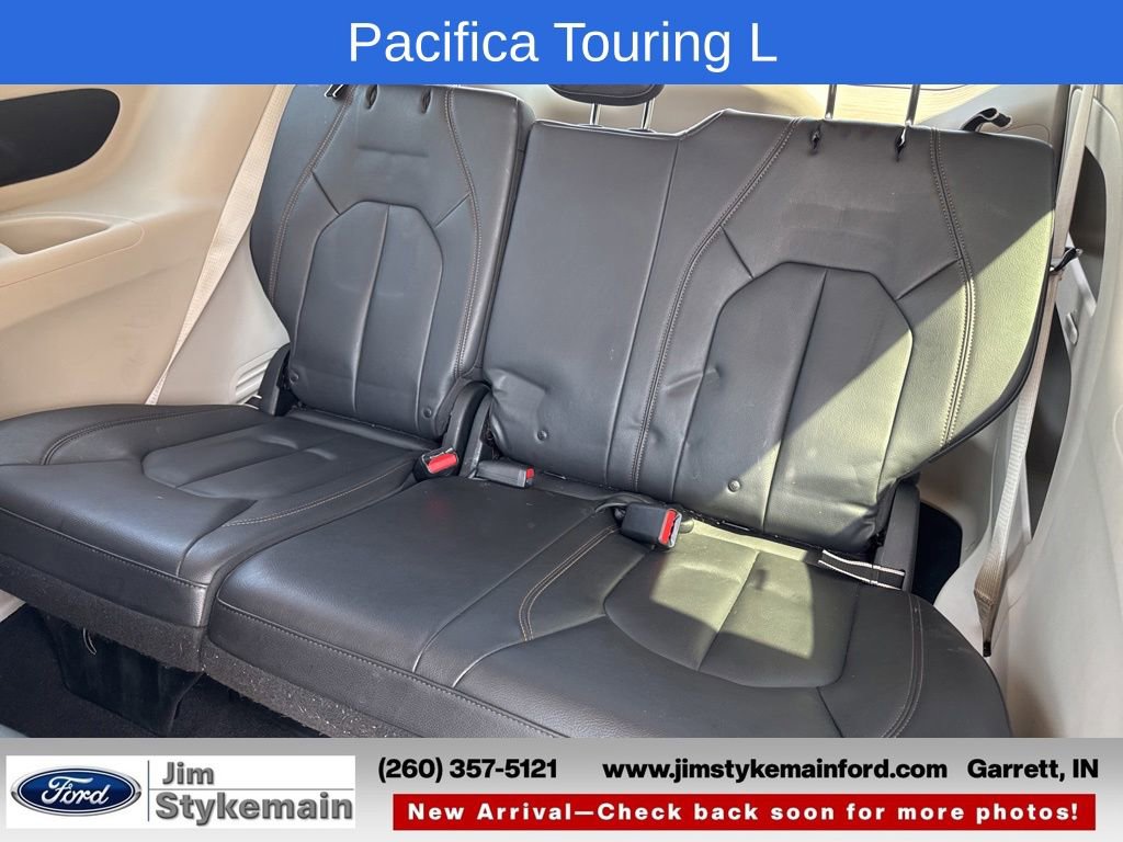 Used 2017 Chrysler Pacifica Touring-L FWD image 14