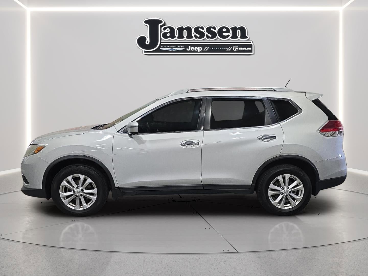 Used 2016 Nissan Rogue SV w/ SV Premium Package AWD/4WD image 2