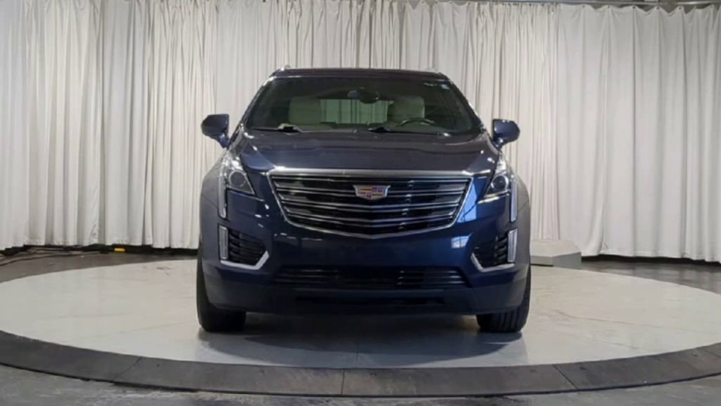 Used 2019 Cadillac XT5 Base image 3