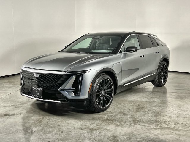 Used 2025 Cadillac Lyriq Luxury w/ LPO, Floor Liner Package AWD/4WD image 4