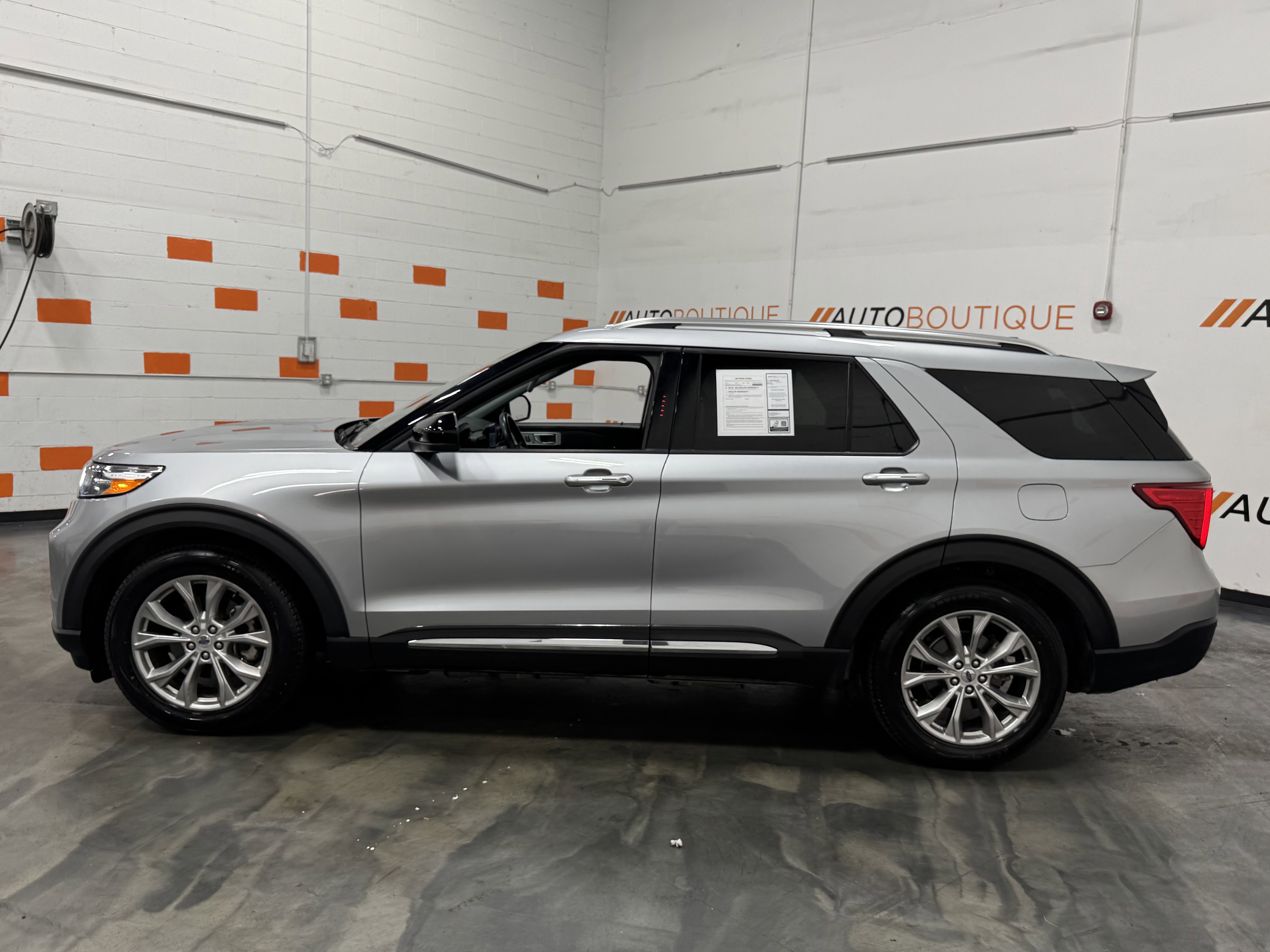 Used 2024 Ford Explorer Limited image 9