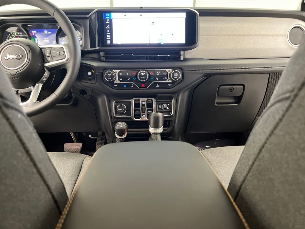 Used 2025 Jeep Wrangler Sahara 4xe image 33