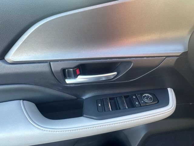 Used 2025 Toyota Grand Highlander AWD image 20