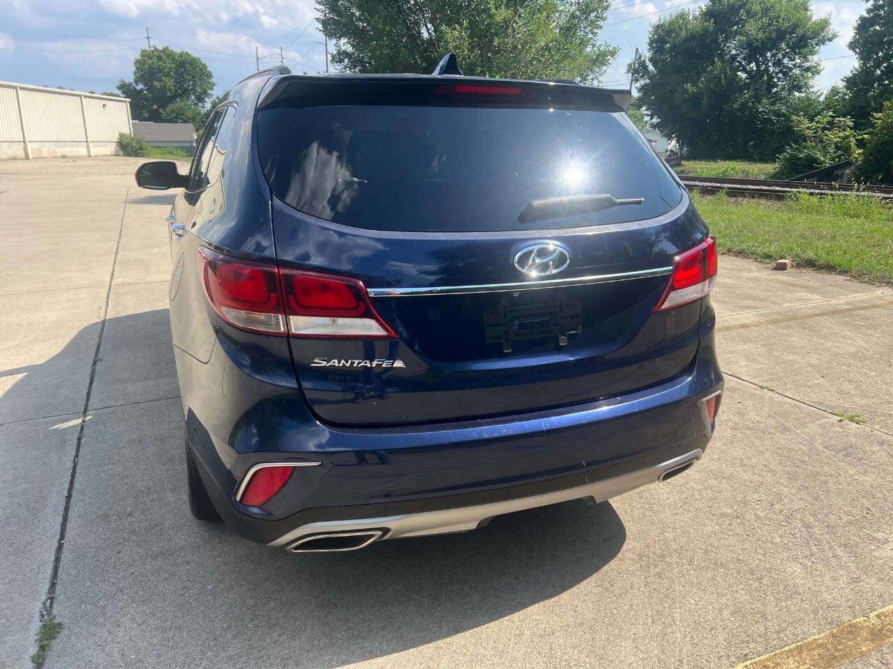 Used 2017 Hyundai Santa Fe SE image 2