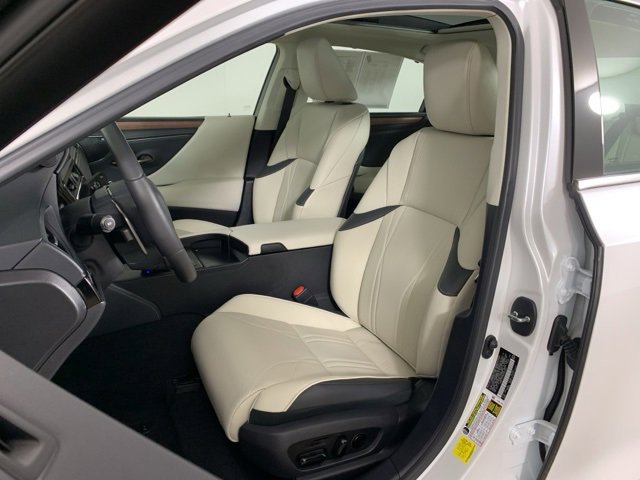 Used 2025 Lexus ES 350 Ultra Luxury w/ Accessory Package (Z2) image 31
