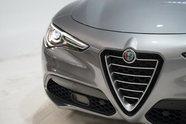 Used 2020 Alfa Romeo Stelvio Ti w/ Active Blind Spot Package AWD/4WD image 9
