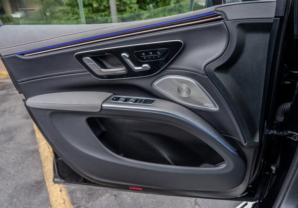 Used 2023 Mercedes-Benz EQS 580 4MATIC SUV image 16