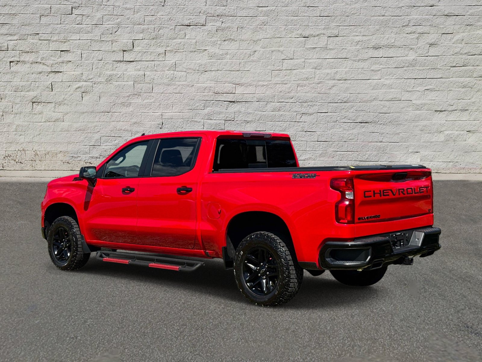 Used 2024 Chevrolet Silverado 1500 LT Trail Boss w/ Convenience Package II AWD/4WD image 3