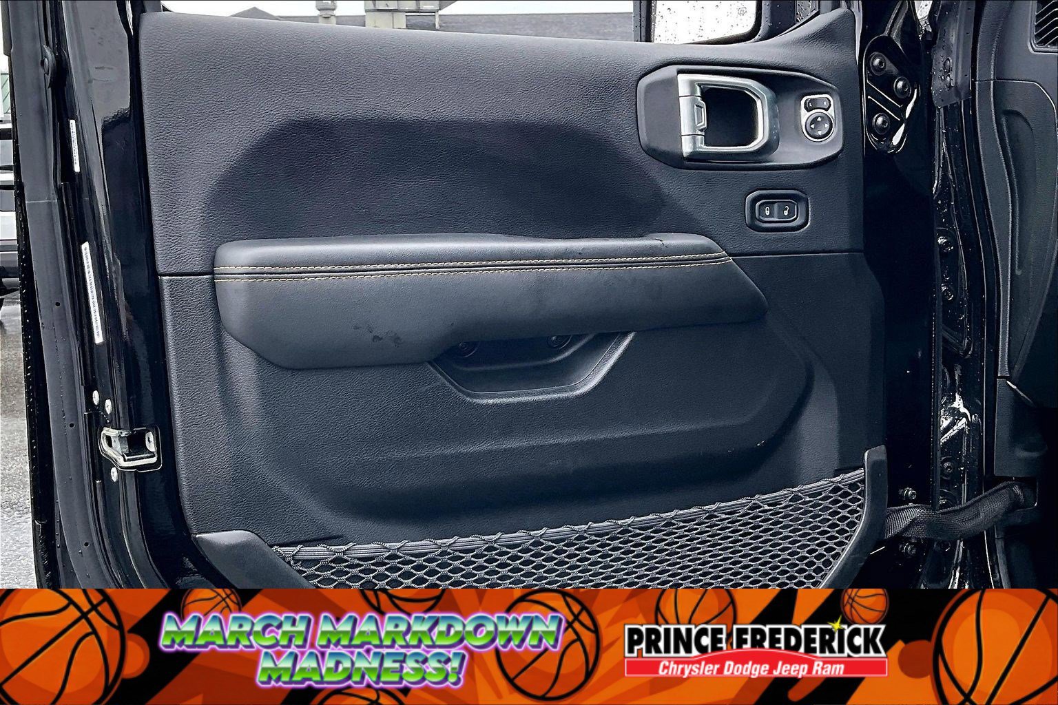 Used 2025 Jeep Wrangler Sahara w/ Safety Group image 19