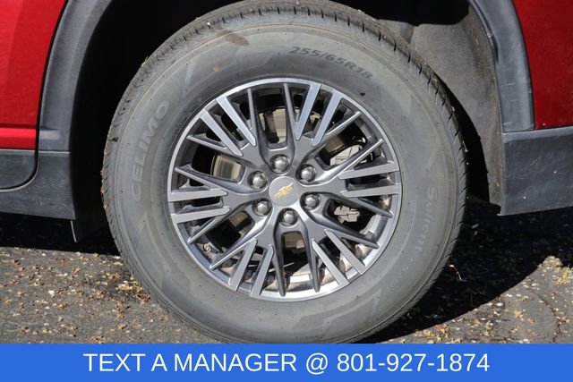 Used 2025 Chevrolet Traverse LT image 9