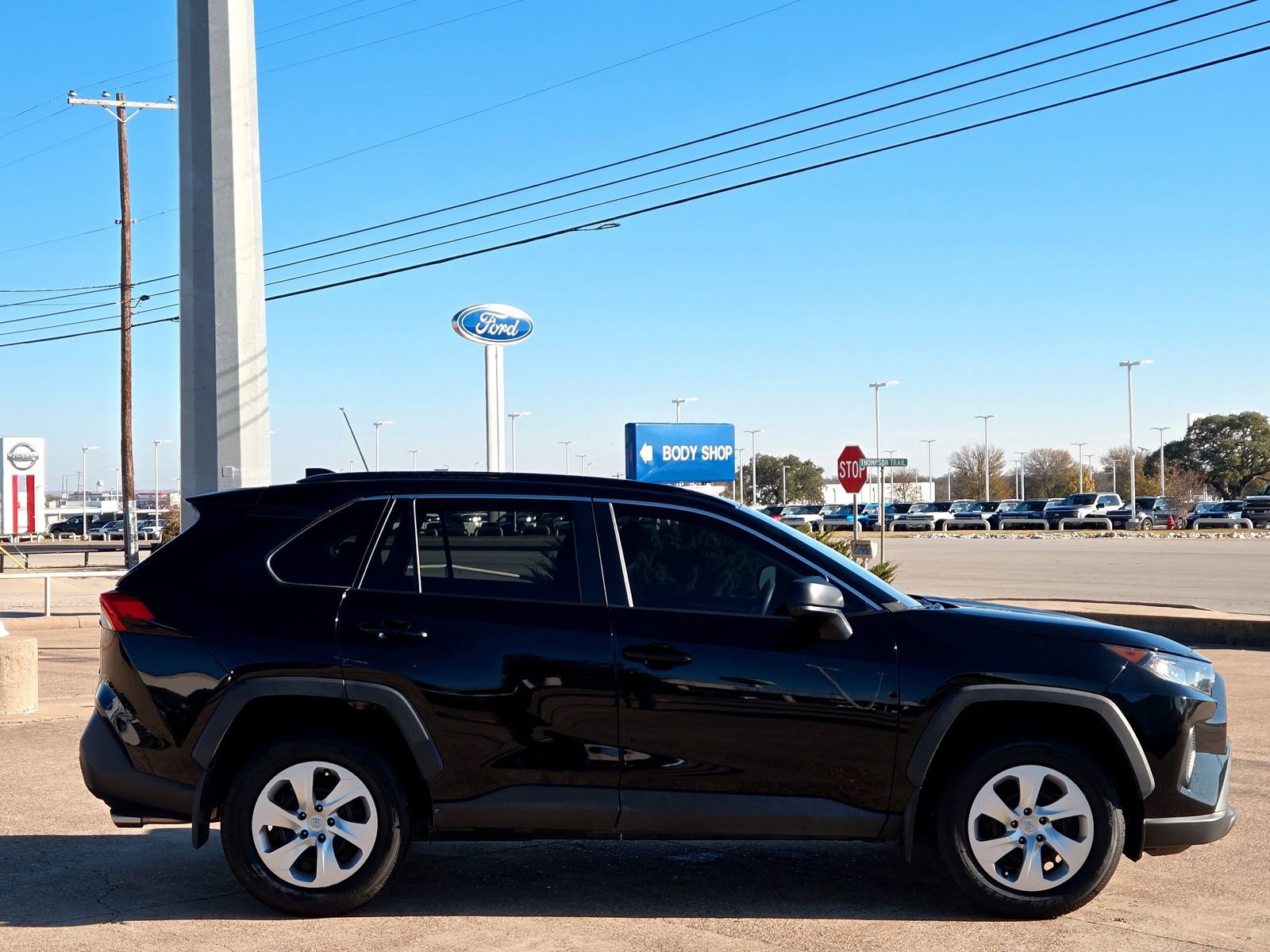 Used 2021 Toyota RAV4 LE image 2