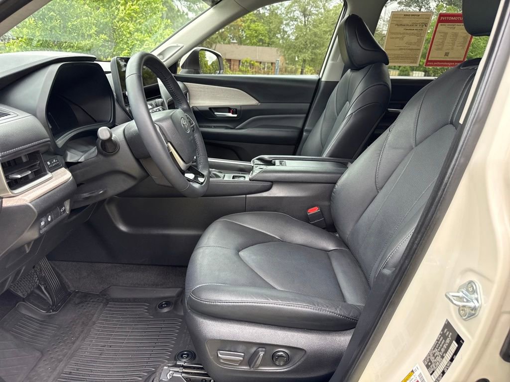 Used 2024 Toyota Grand Highlander Limited image 13
