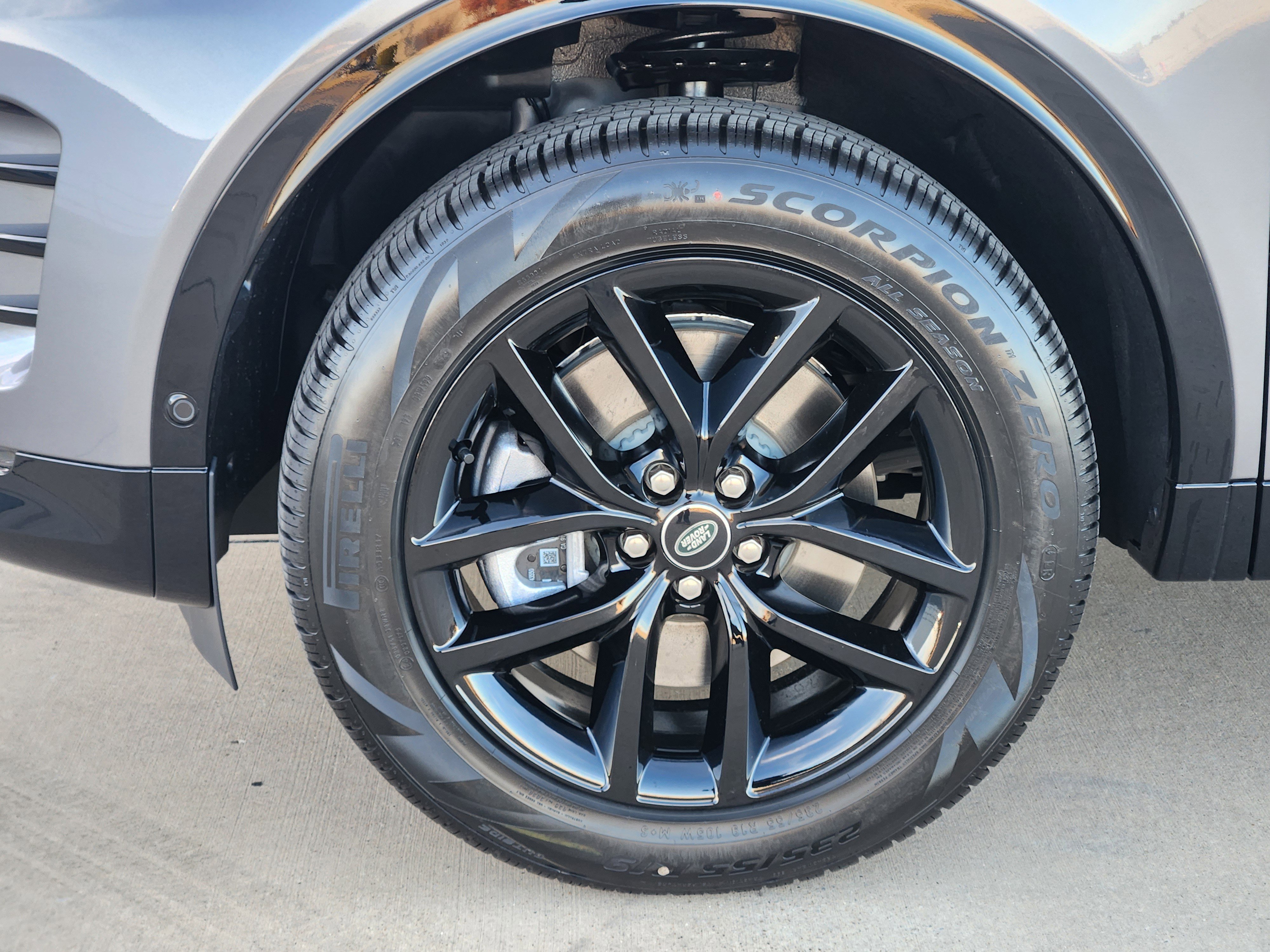 New 2025 Land Rover Discovery Sport Dynamic SE image 10