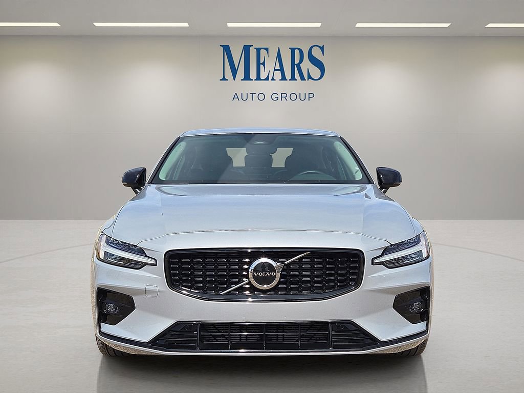 Used 2024 Volvo S60 B5 Core image 9