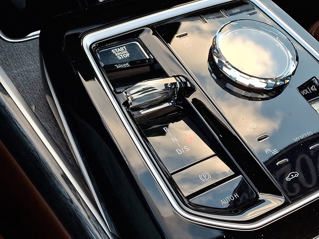 Certified 2023 BMW 760i xDrive image 18