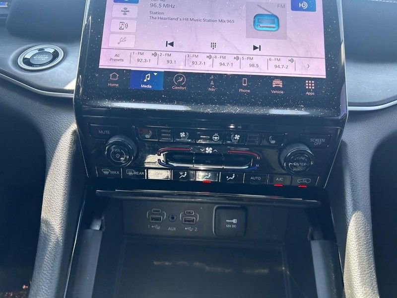 Used 2023 Jeep Grand Cherokee Limited w/ Luxury Tech Group II image 16