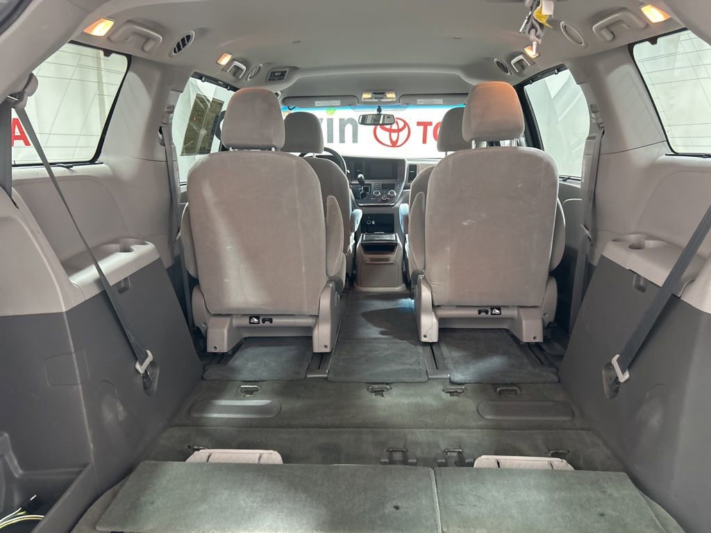 Used 2017 Toyota Sienna LE image 22