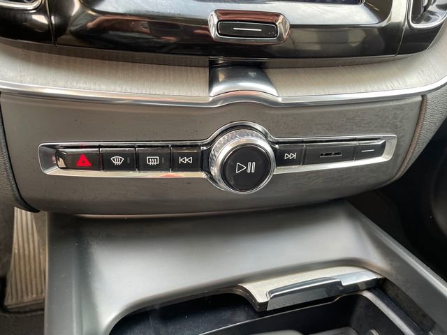 Used 2025 Volvo XC60 B5 Plus image 36