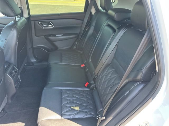 Used 2023 Nissan Rogue Platinum w/ Platinum Premium Package AWD/4WD image 28