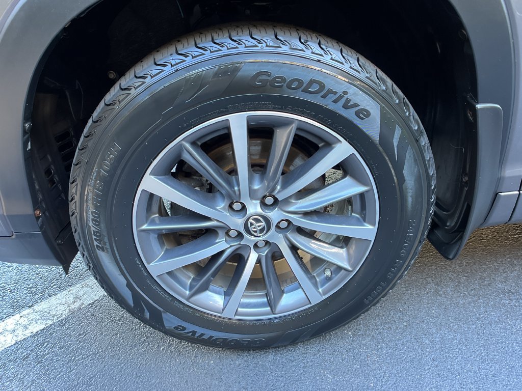 Used 2017 Toyota Highlander XLE w/ Carpet Mat Package AWD/4WD image 26