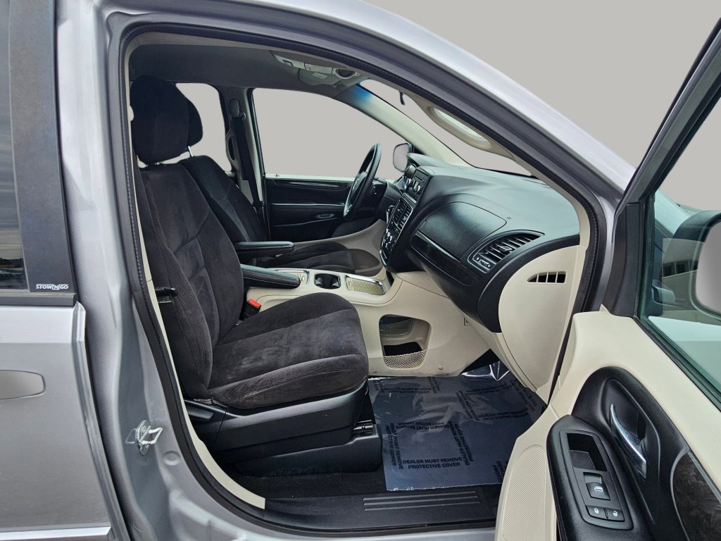 Used 2014 Dodge Grand Caravan SXT FWD image 25