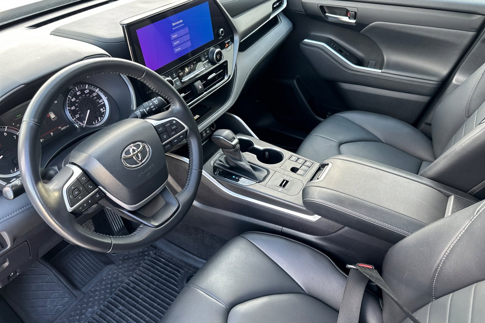 Used 2023 Toyota Highlander XLE image 9