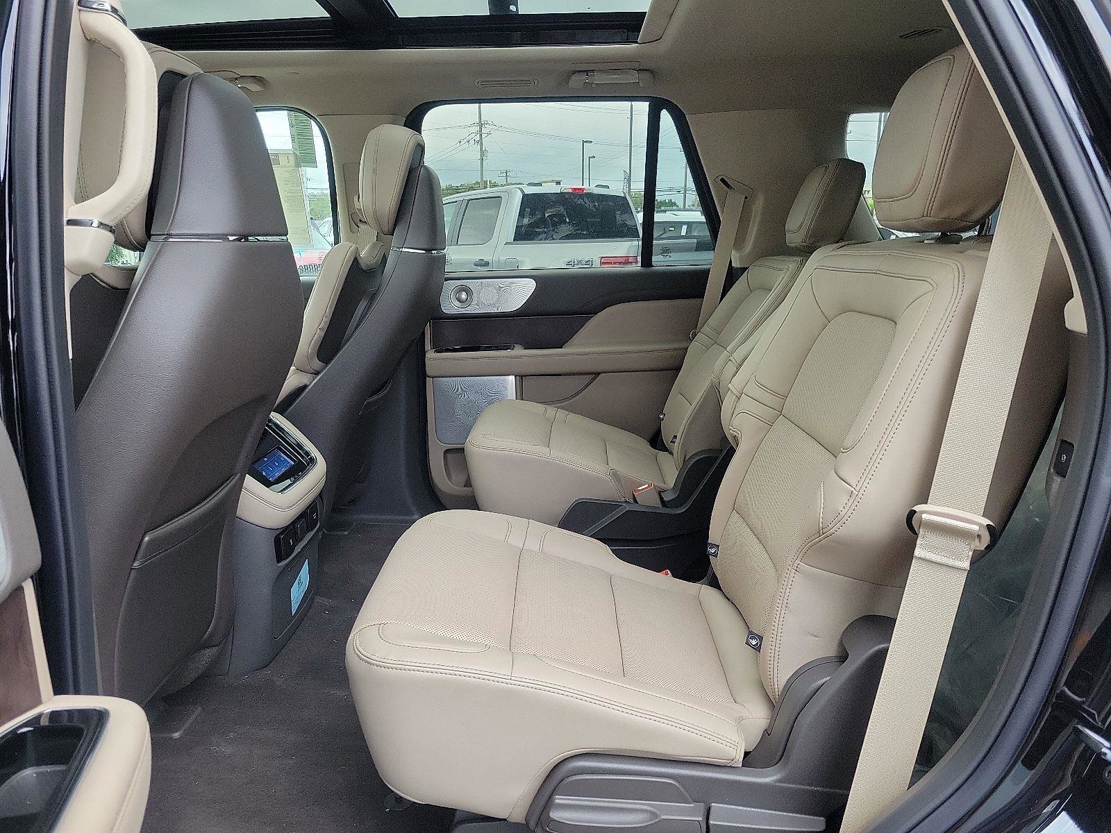 New 2024 Lincoln Navigator Reserve image 6
