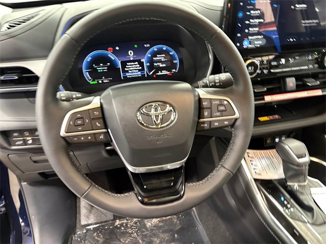 New 2026 Toyota Highlander Platinum image 15