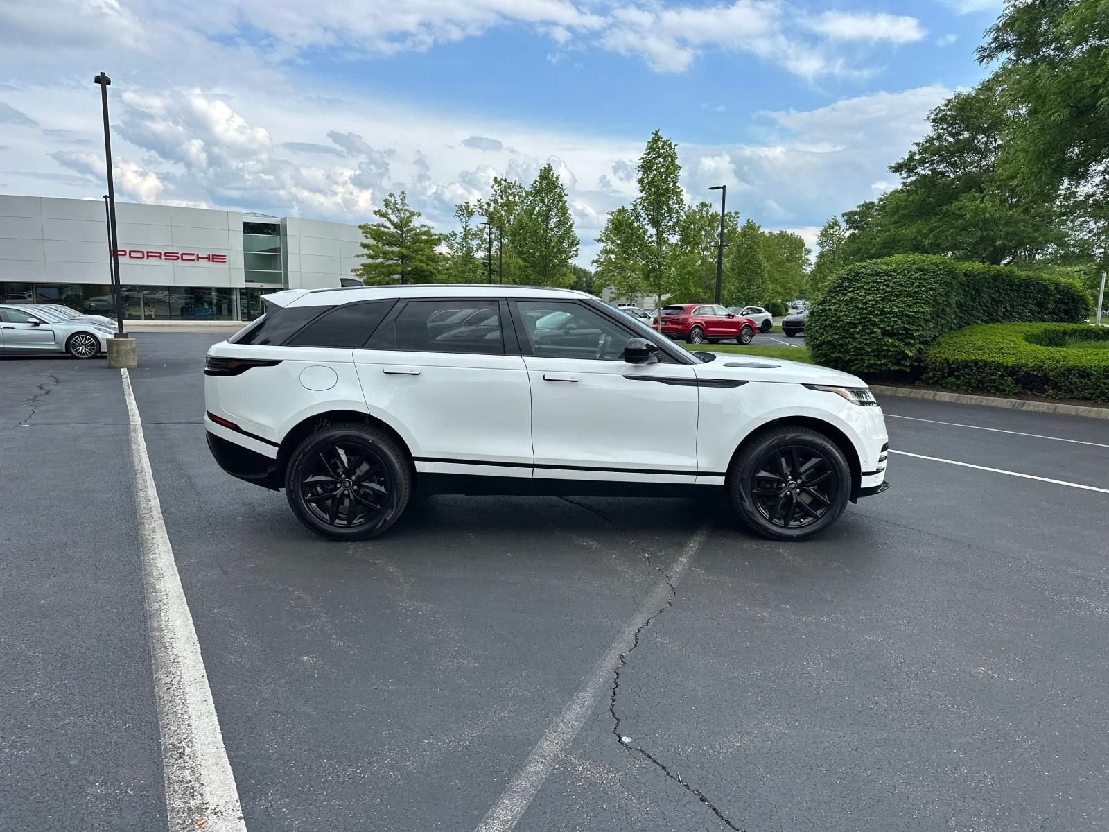 New 2026 Land Rover Range Rover Velar Dynamic SE AWD/4WD image 4