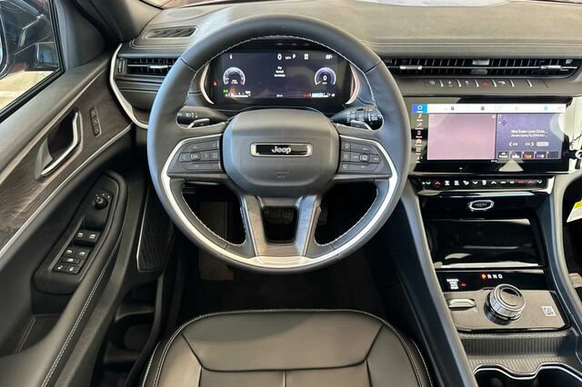 New 2026 Jeep Grand Cherokee Limited w/ Limited Altitude Package AWD/4WD image 11