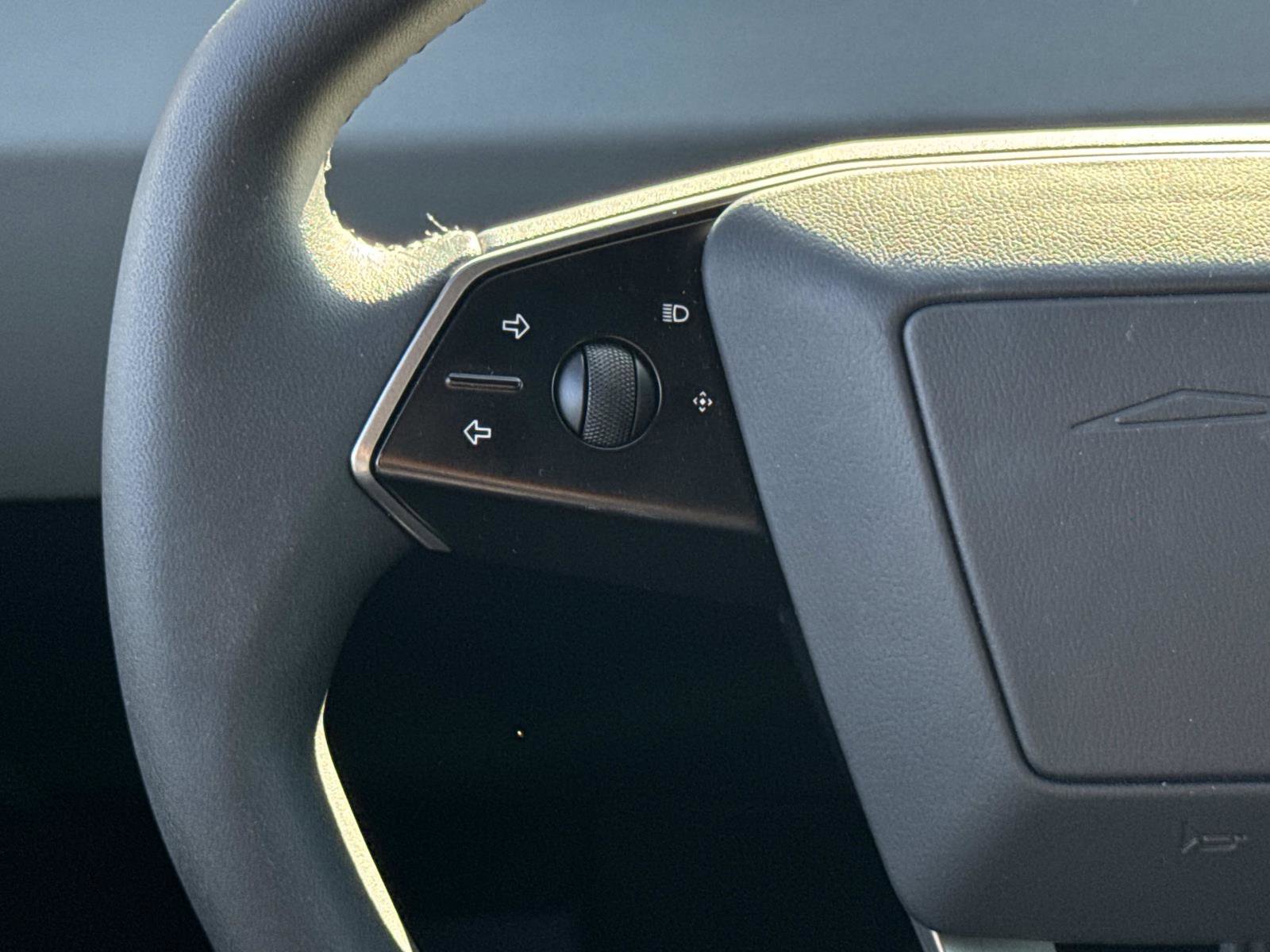 Used 2024 Tesla Cybertruck AWD Crew Cab image 7