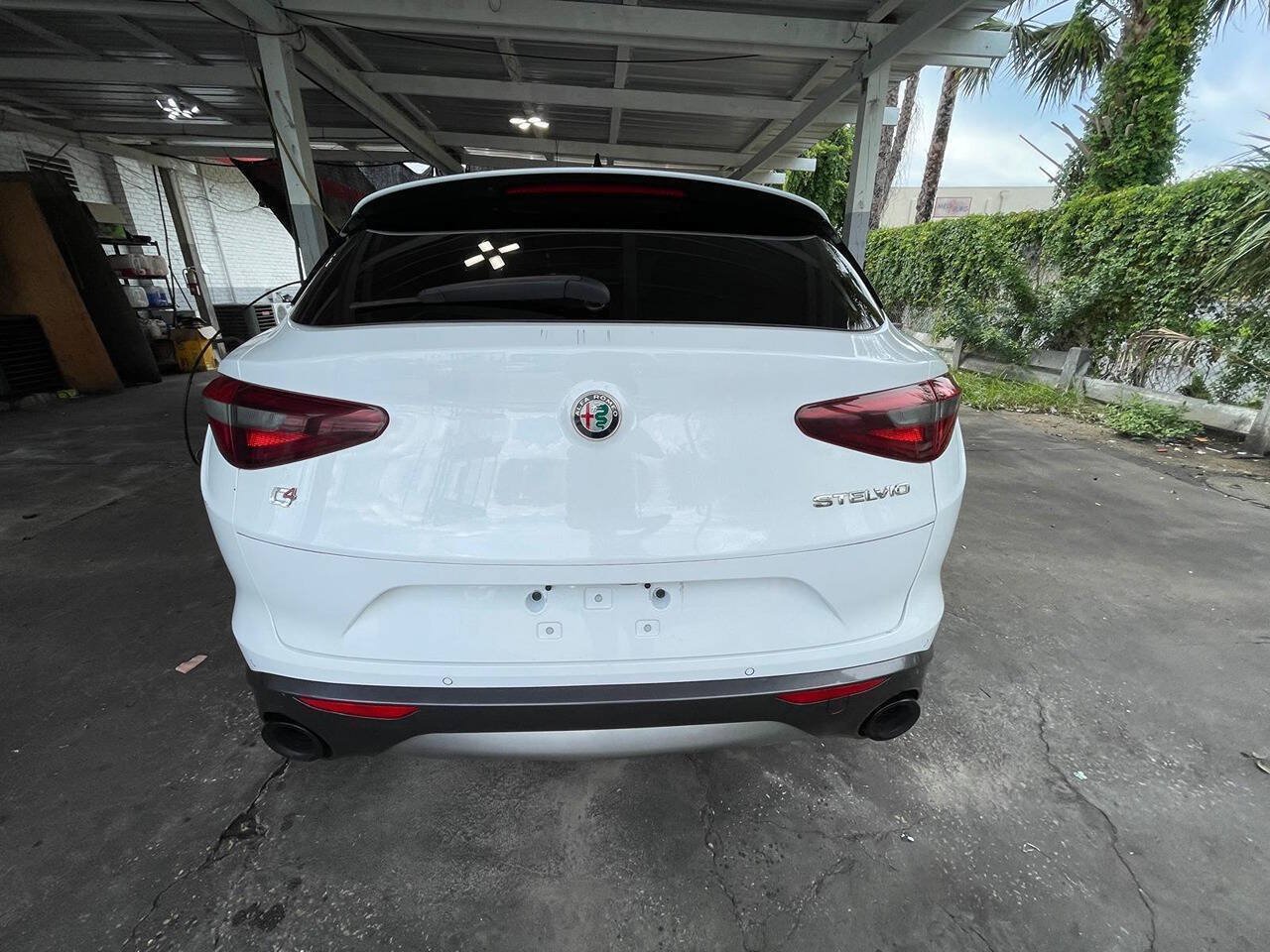 Used 2022 Alfa Romeo Stelvio Ti AWD/4WD image 4