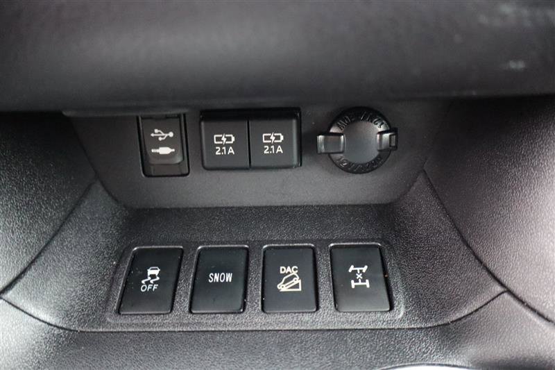 Used 2019 Toyota Highlander AWD V6 image 23