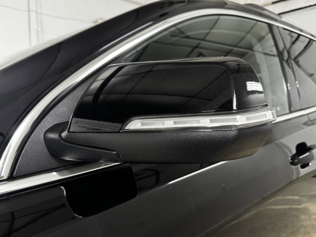 Used 2023 GMC Acadia SLT image 10