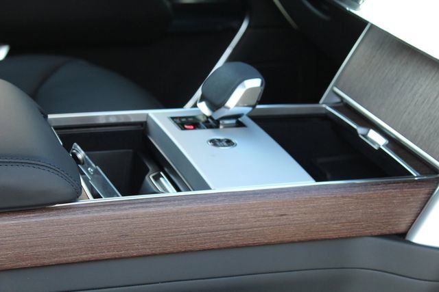 Used 2025 Land Rover Range Rover SE image 25