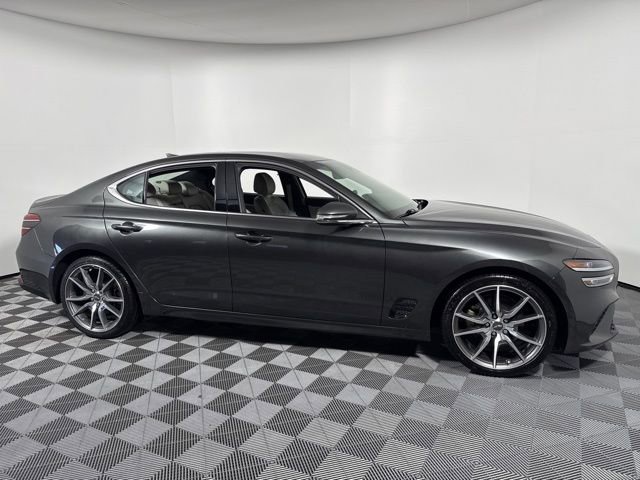 Used 2023 Genesis G70 2.0T image 9
