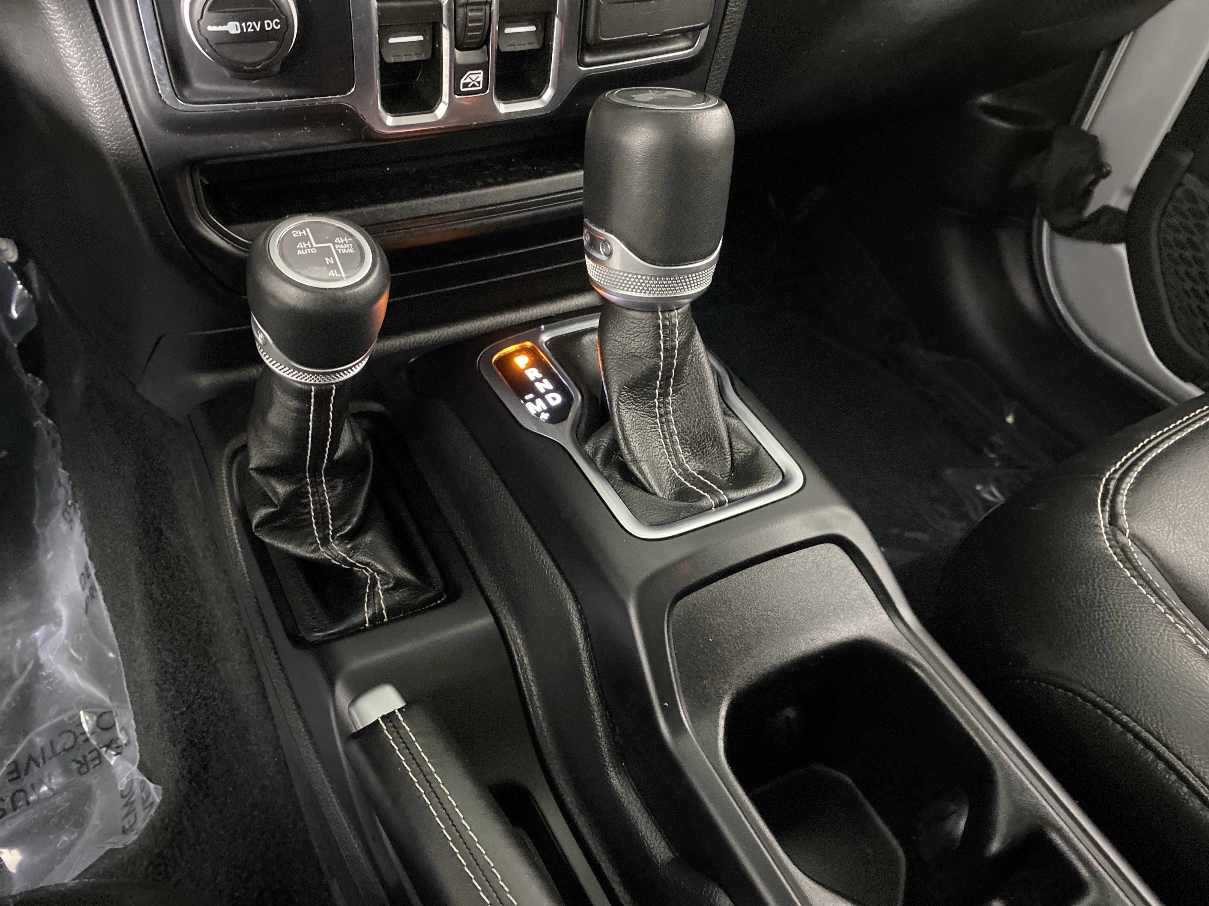 Used 2023 Jeep Wrangler Sahara w/ Cold Weather Group image 33