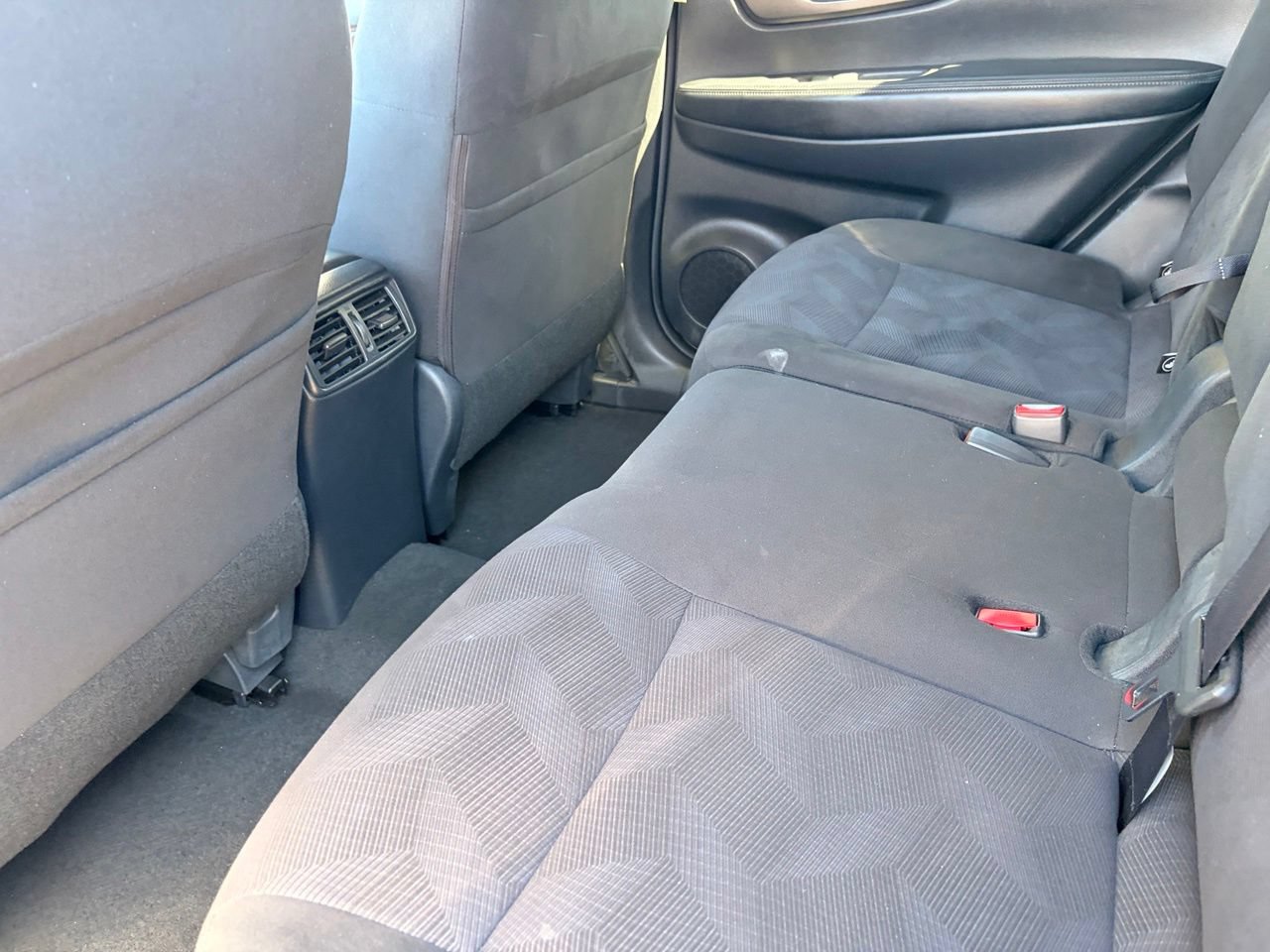 Used 2015 Nissan Rogue SV FWD image 15