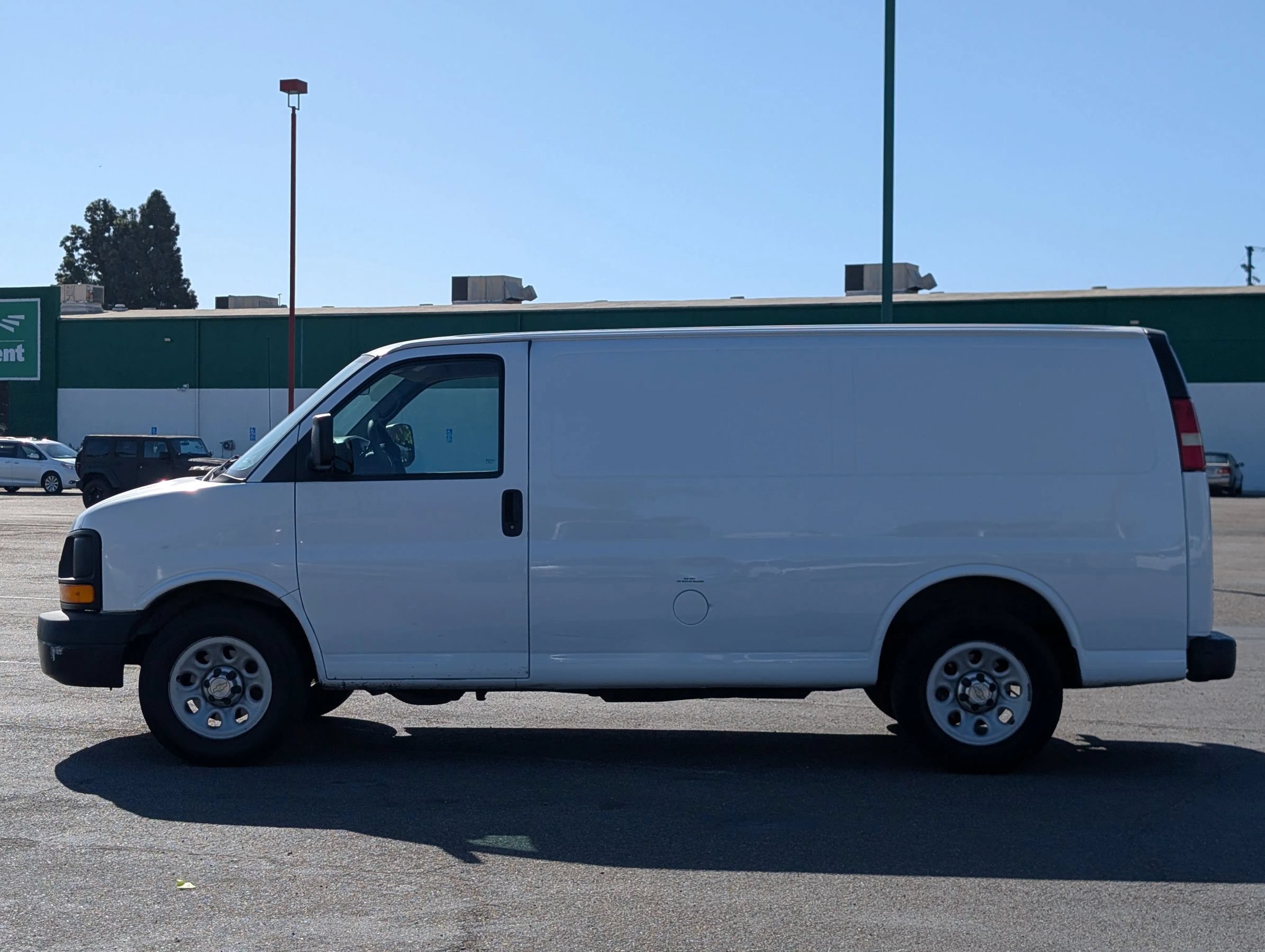 Used 2011 Chevrolet Express 1500 RWD image 4