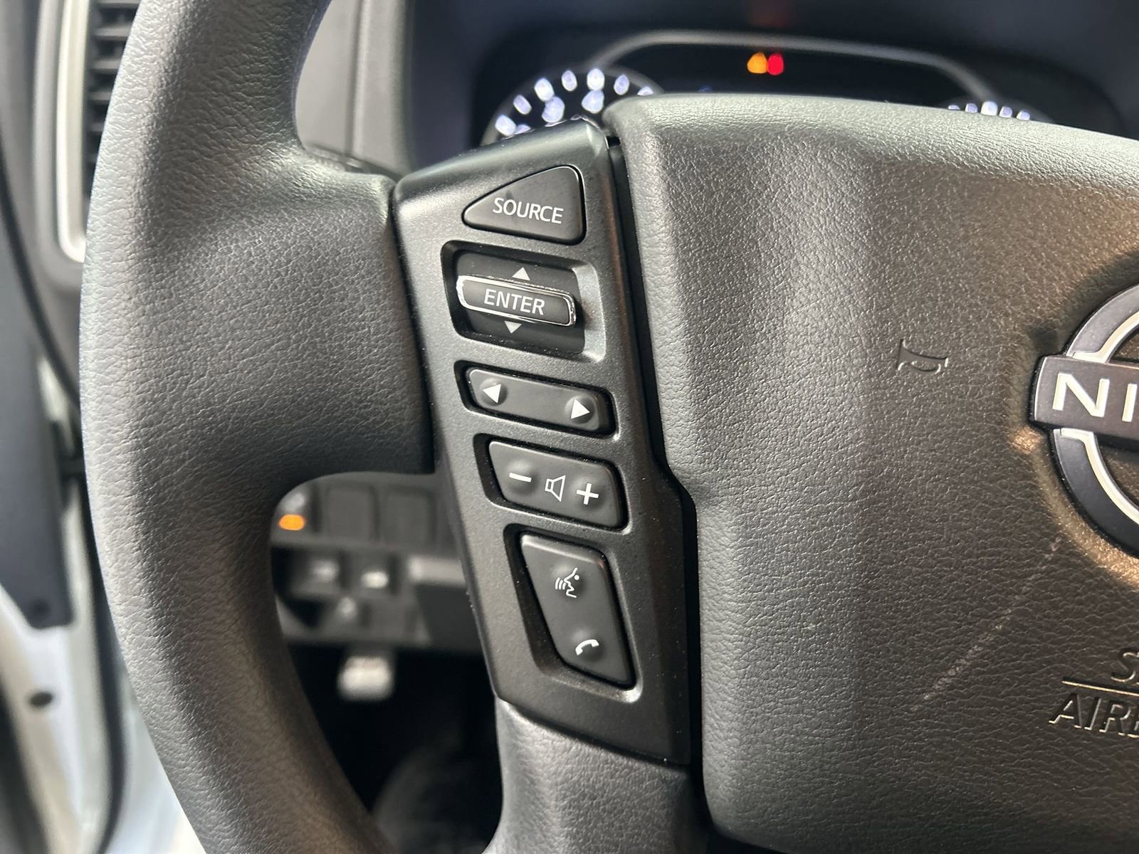 Used 2024 Nissan Frontier SV w/ Technology Package AWD/4WD image 19
