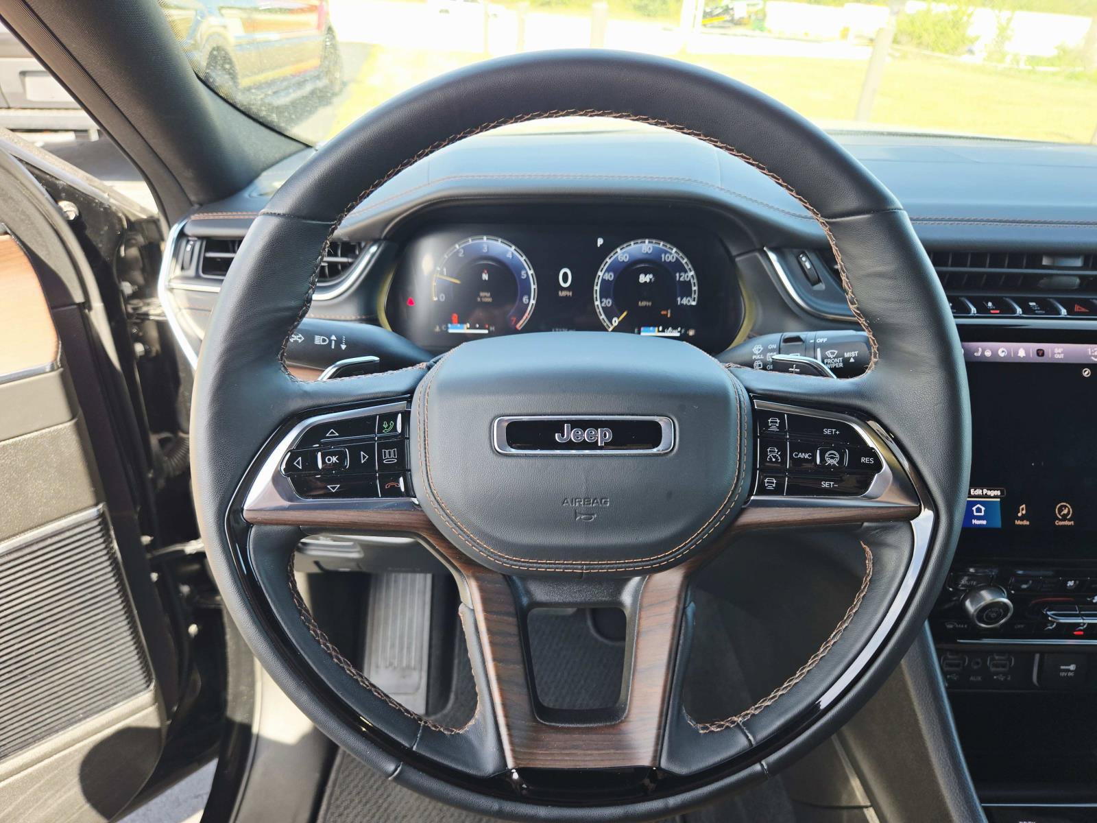 Used 2025 Jeep Grand Cherokee L Summit w/ Obsidian Package AWD/4WD image 23