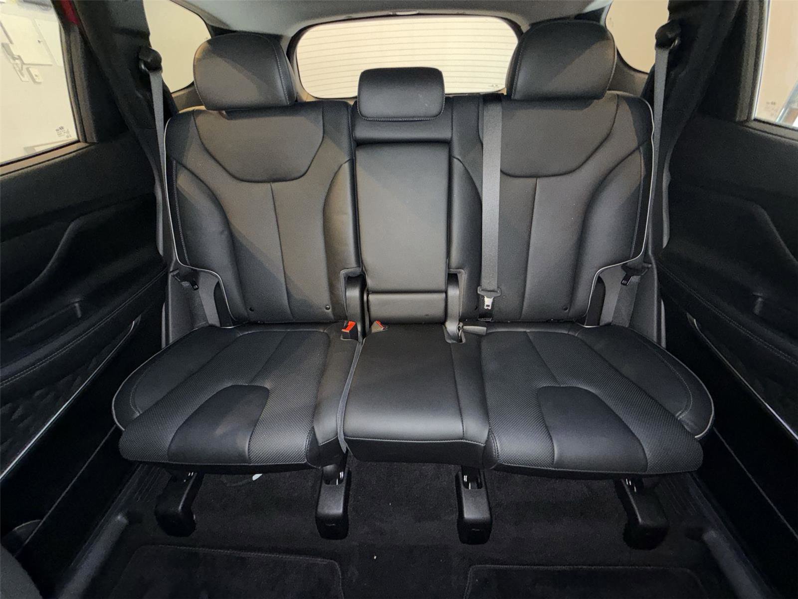 Used 2023 Hyundai Santa Fe Limited w/ Cargo Package image 24