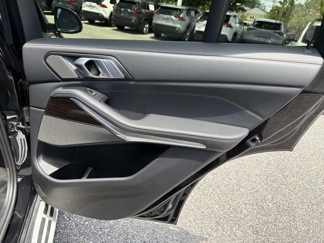 Used 2024 BMW X5 xDrive50e AWD/4WD image 19