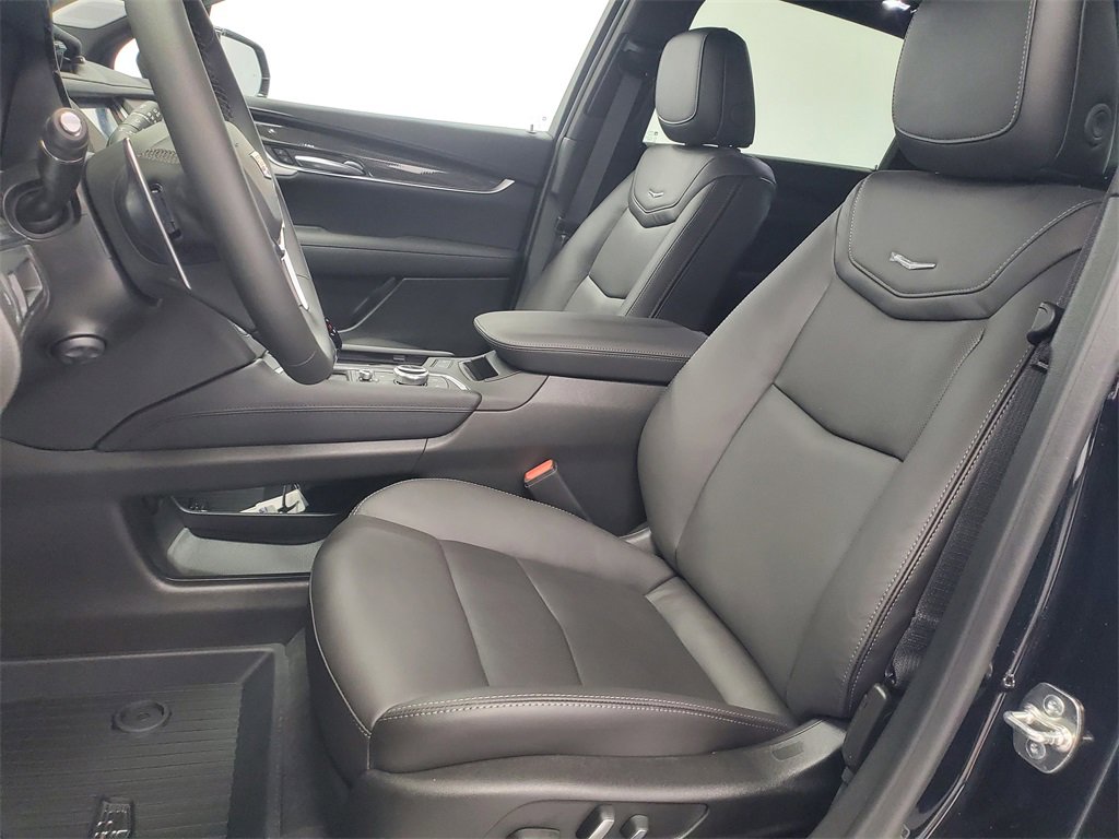 New 2025 Cadillac XT5 Sportv w/ LPO, Red Accent Package image 6