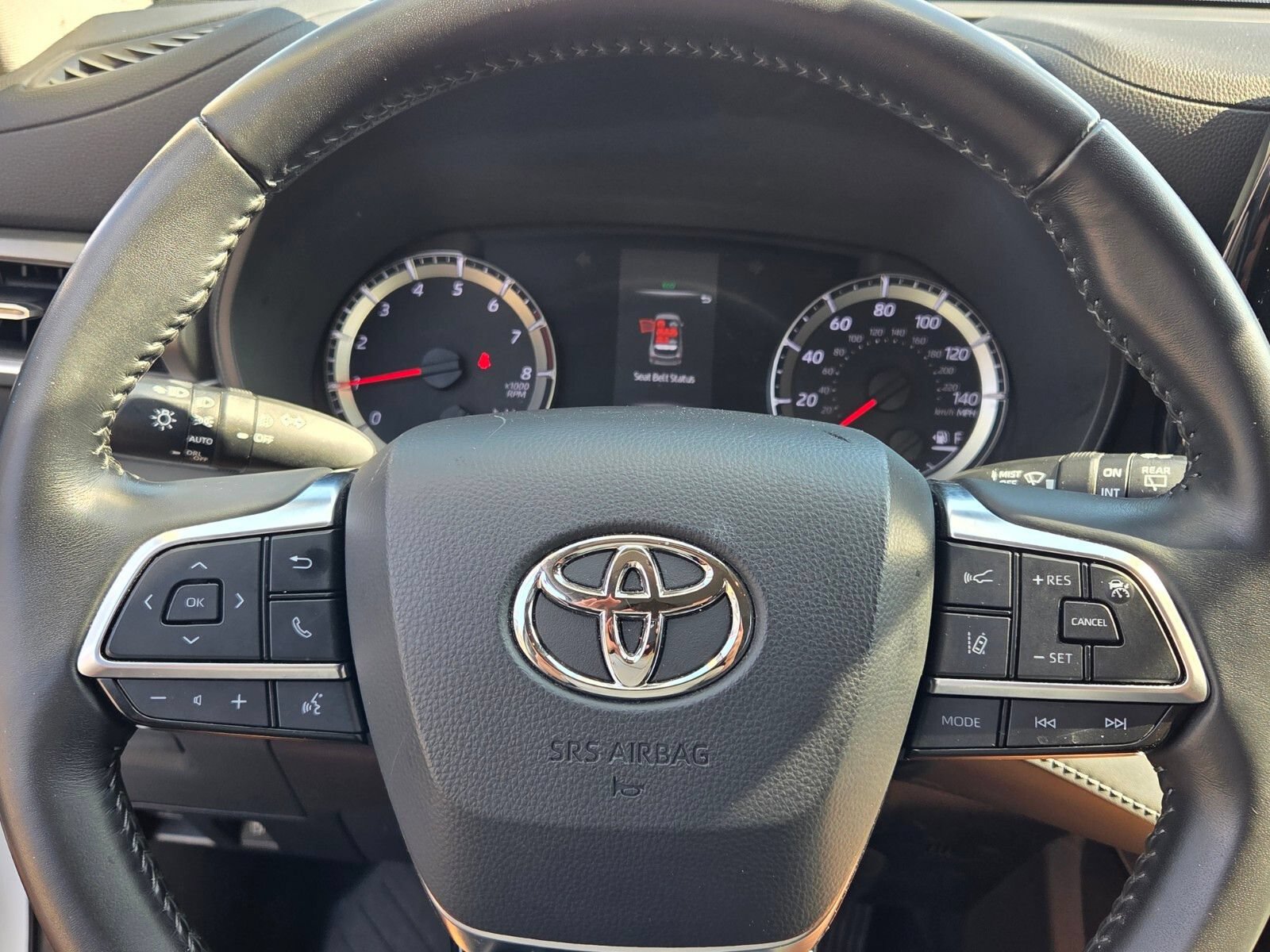 Used 2021 Toyota Highlander LE AWD/4WD image 26