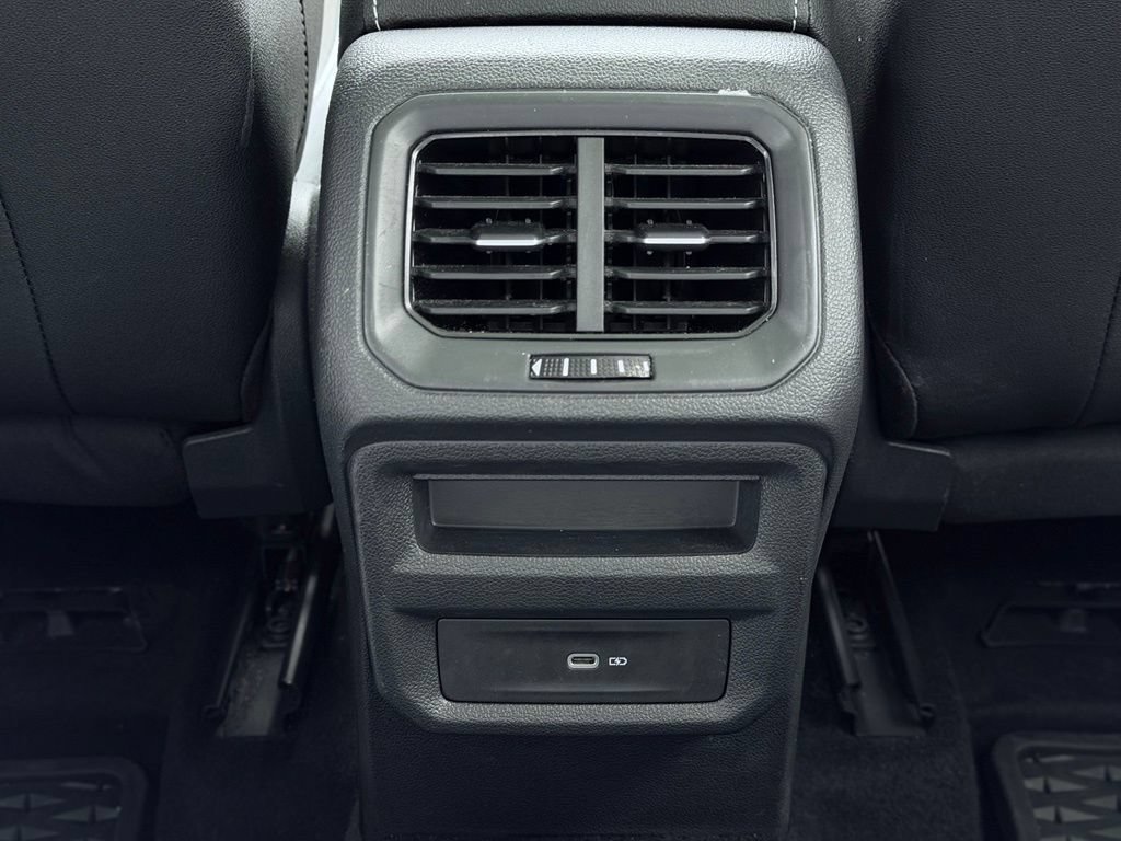 Used 2024 Volkswagen Taos SE AWD/4WD image 24