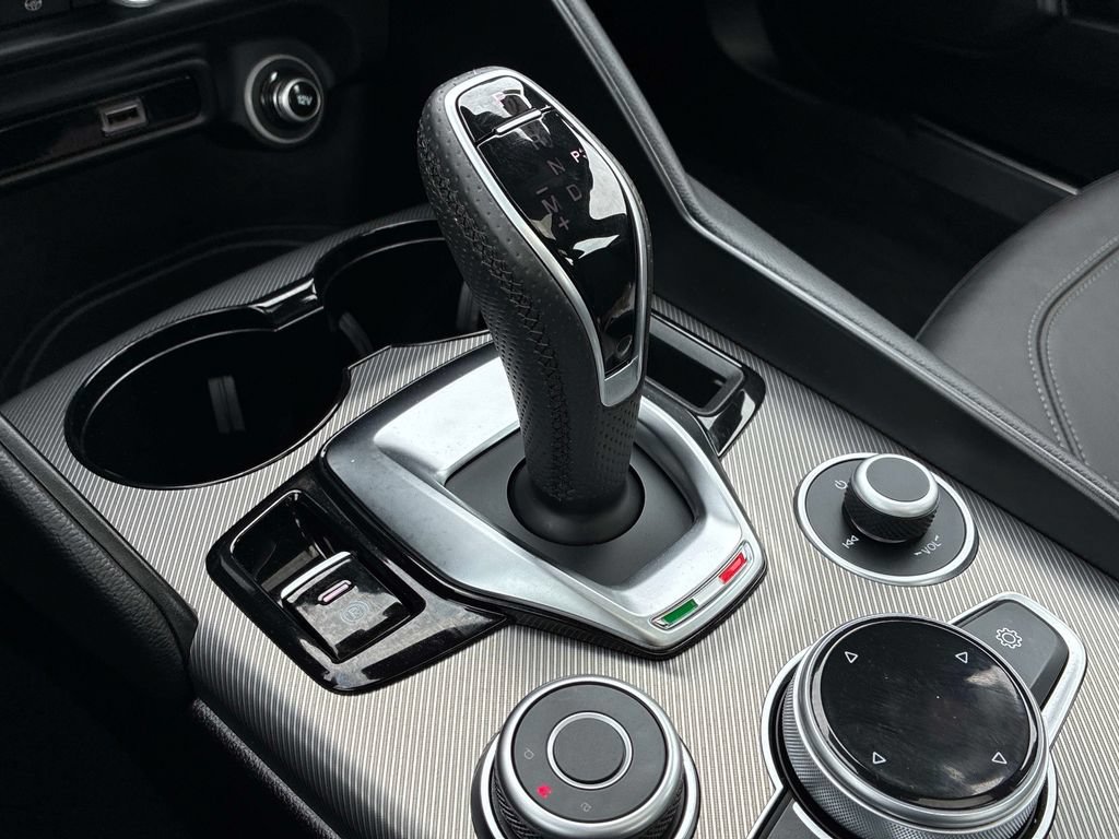 Used 2024 Alfa Romeo Giulia Veloce AWD/4WD image 30